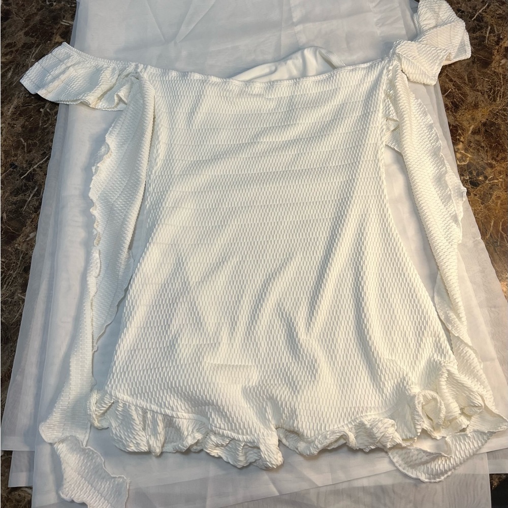 White Off Shoulder Ruffle Romper NWT Tie Front Summer Vacation Size Large - Picture 4 of 5
